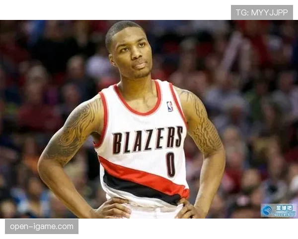 利拉德命中超远三分引爆全场，球队士气大振