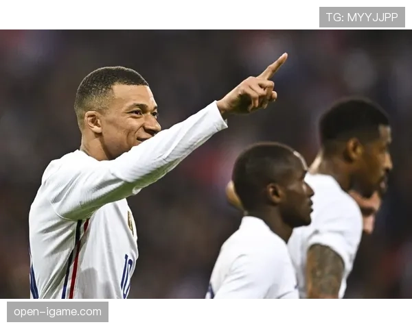 维尼修斯与姆巴佩：谁是皇马未来一哥？战术角色与影响力对比