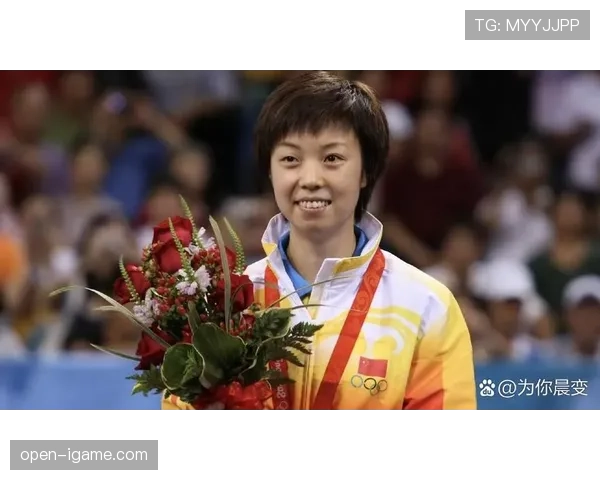 想象张怡宁拎着菜篮子回家，墙上金牌静静发光，这种赛场与柴米油盐的反差太带感